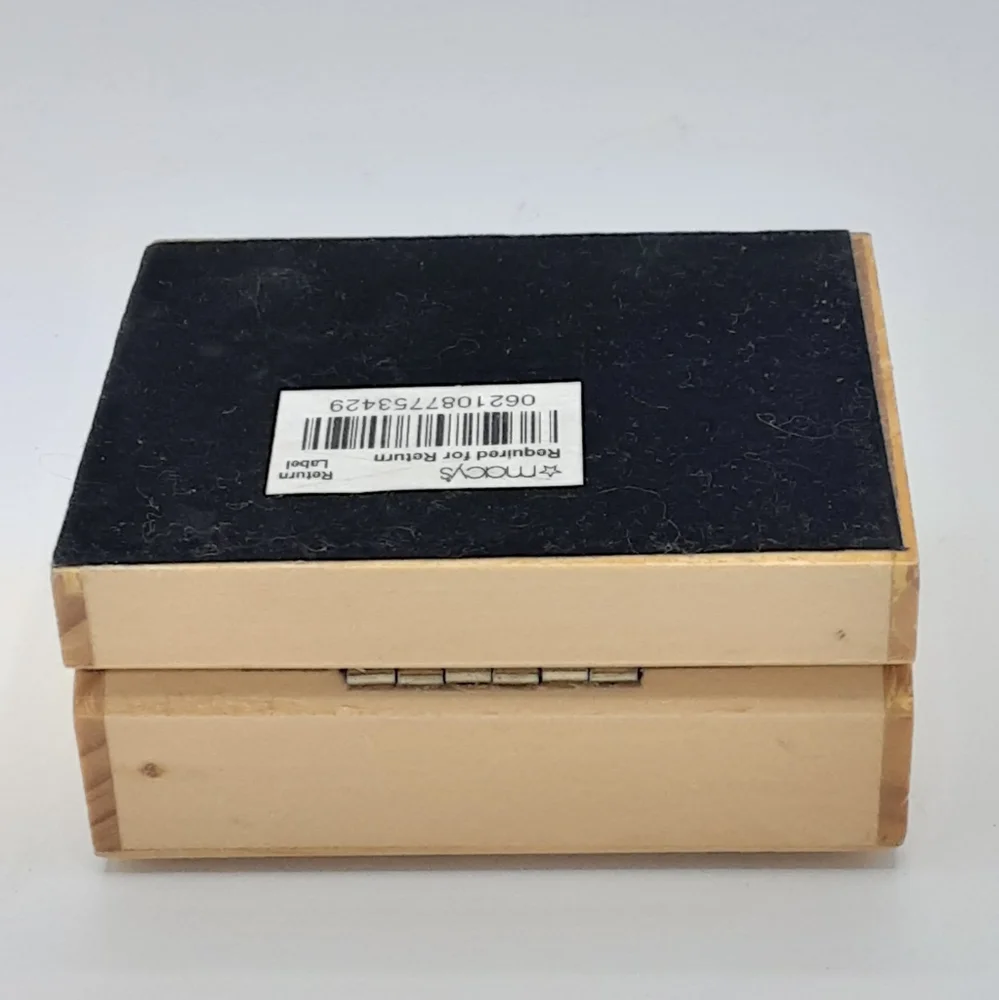 Geoffrey Beene Vintage Oval Silver Tone Cufflinks In Wooden Box.